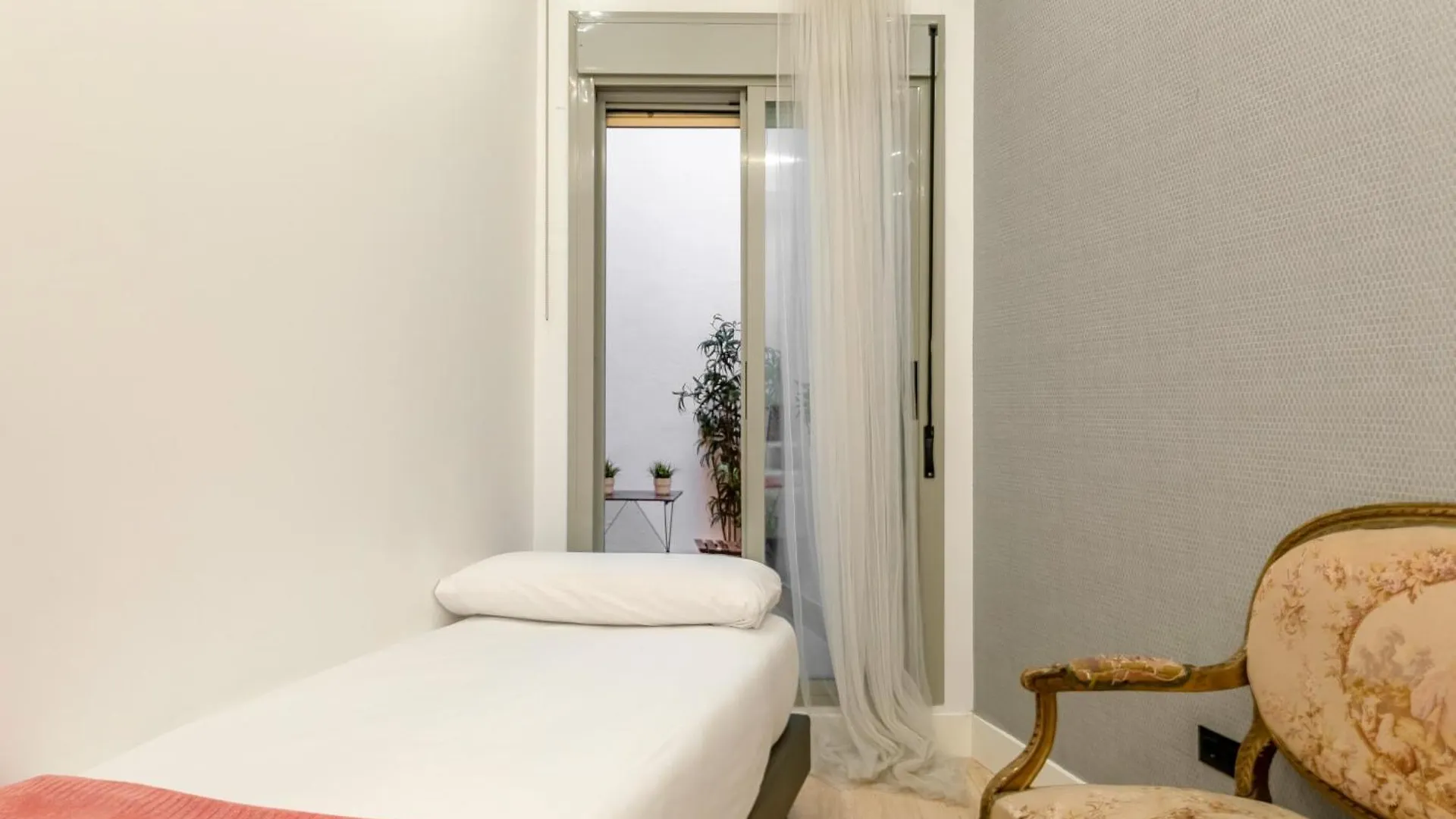 Guadalquivir Apartment Seville 0*,  Spain